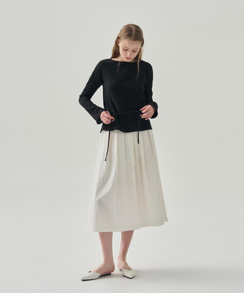 Deuloupisumeon Proa Boat Neck Pleated Top [Black]