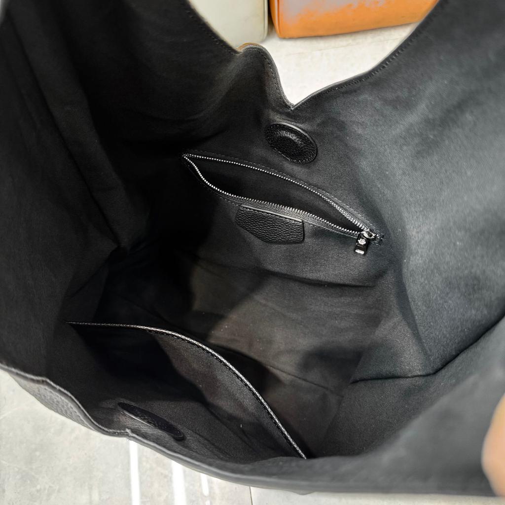 Cross-border first-layer cowhide commuter large-capacity women's bag zipper triangle bag versatile portable shoulder lazy wind underarm bag