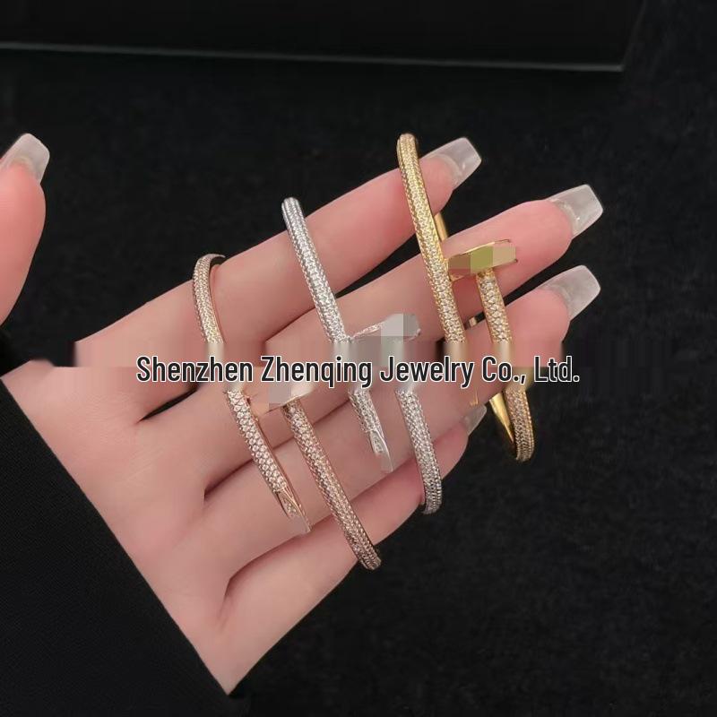 Kaka Luxurious Gold CNC Diamond-Cut Nail Bracelet - Elegant Design & High-End Appeal