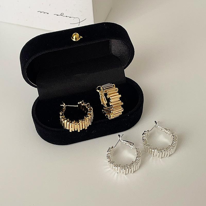 Niche Irregular Metal Line Stud Earrings Women'S Unique Personality Fashion Exquisite Temperament Versatile Earrings Earrings
