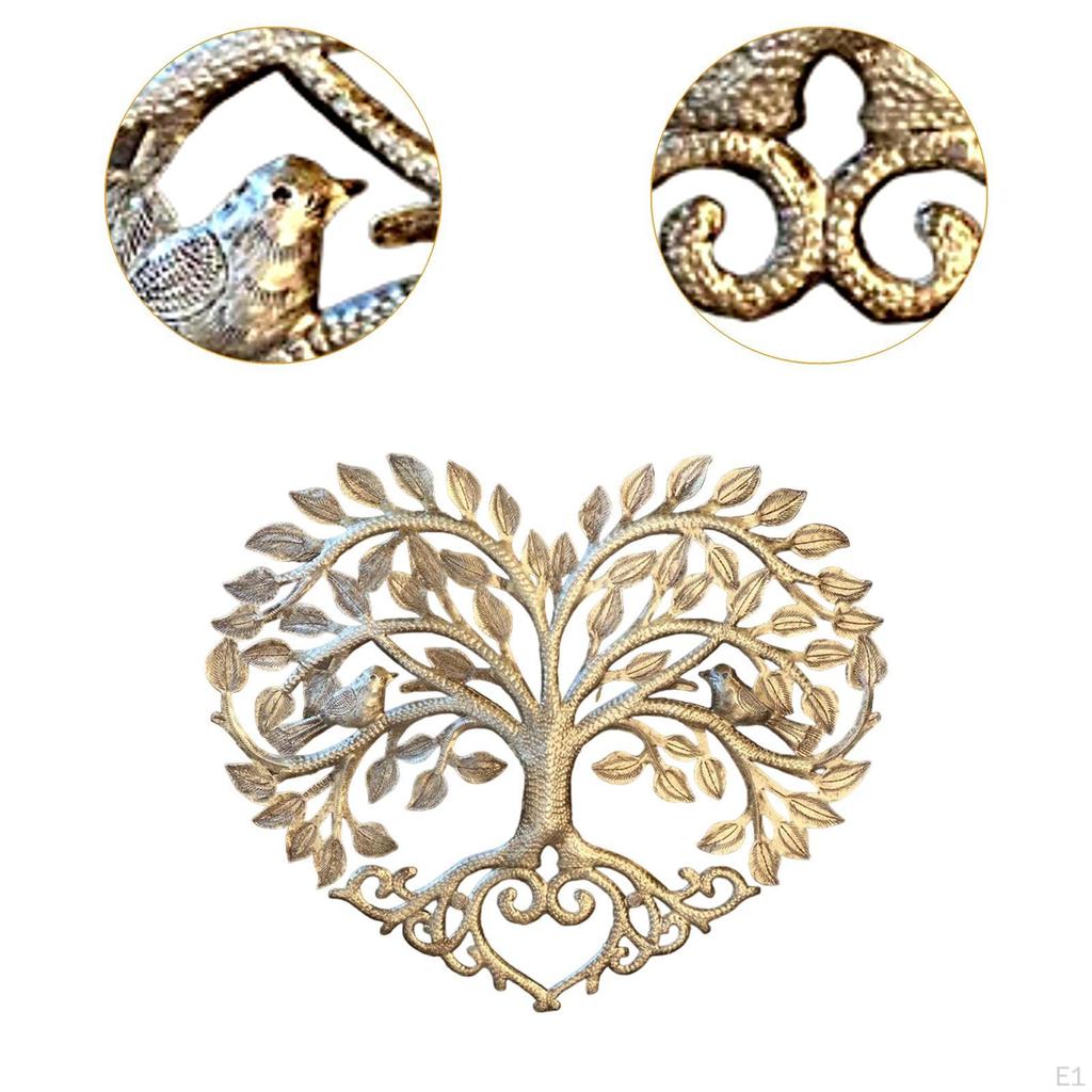 Metalowa rzeźba ptaka i drzewa, ozdoba w kształcie serca