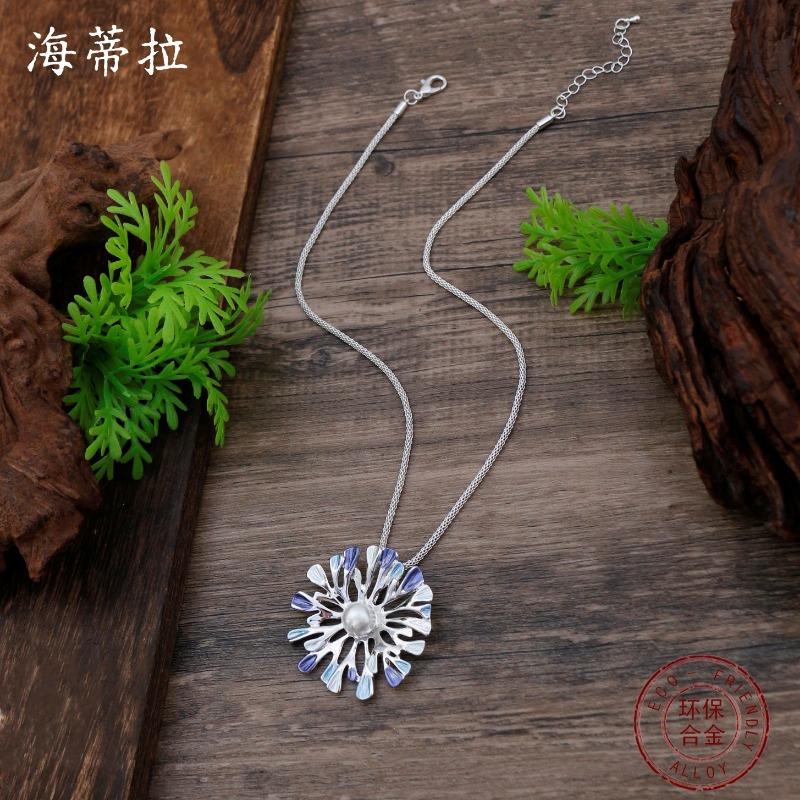 New Enamel Color Hollow Geometric Petal Pendant Women's Simple High-end Versatile Flower Necklace