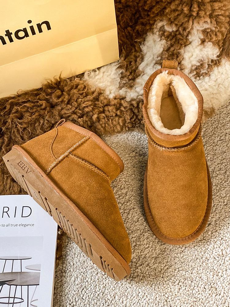 [] New snow boots women's fur integrated cowhide snow cotton shoes thickened to keep warm