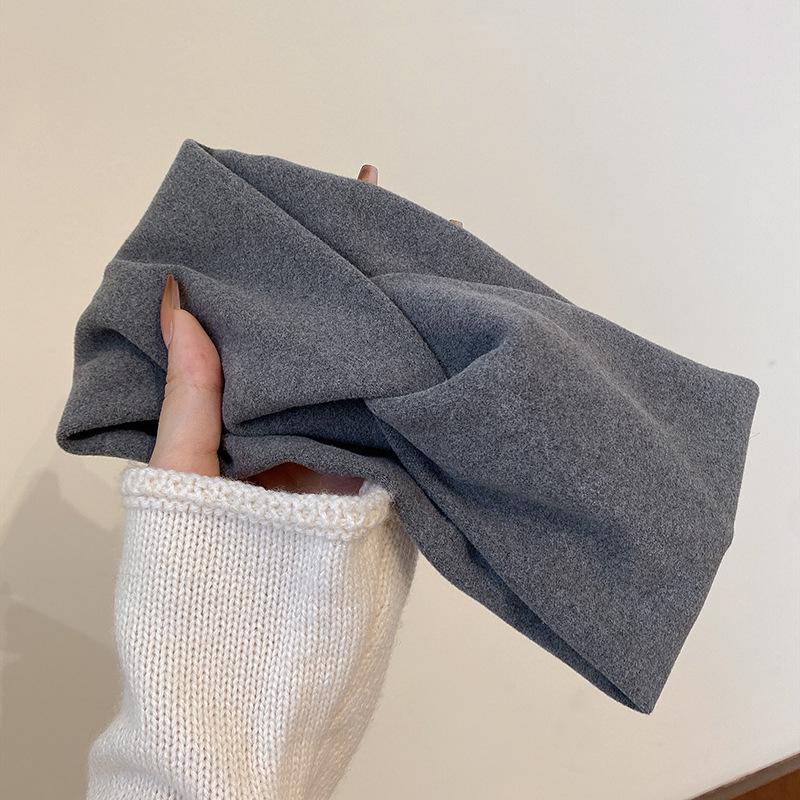 Autumn & Winter Korean Style Women's Wide Brim Hairband - Gentle, Simple Headscarf for Daily Wear