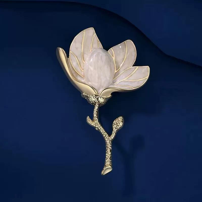 White Magnolia Vintage Pin: Premium Retro High-End Brooch Jewelry & Clothing Accessory.