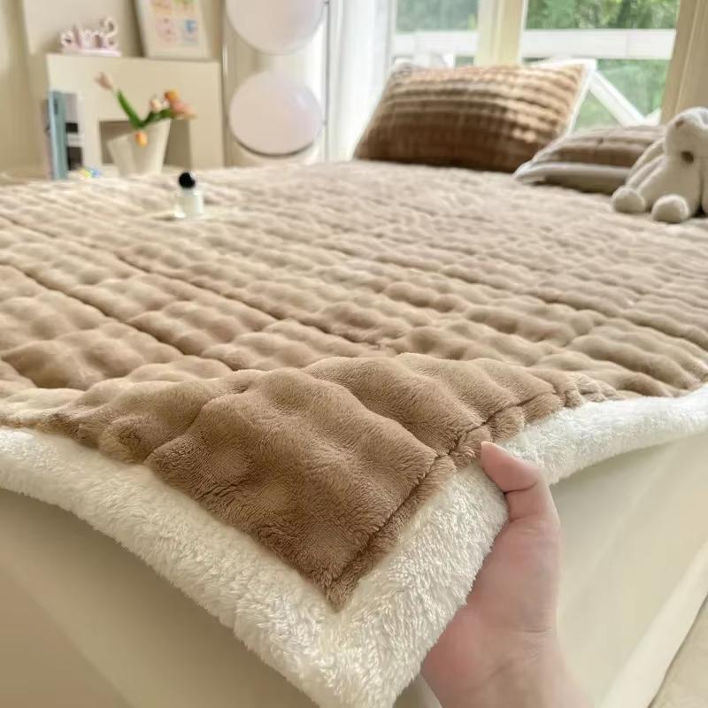 Winter Warm Plush Mattress Toppers Super Soft Single Double Foldable Milk Velvet Thicken Fitted Bed Sheet Bed Cover Tatami Mat
