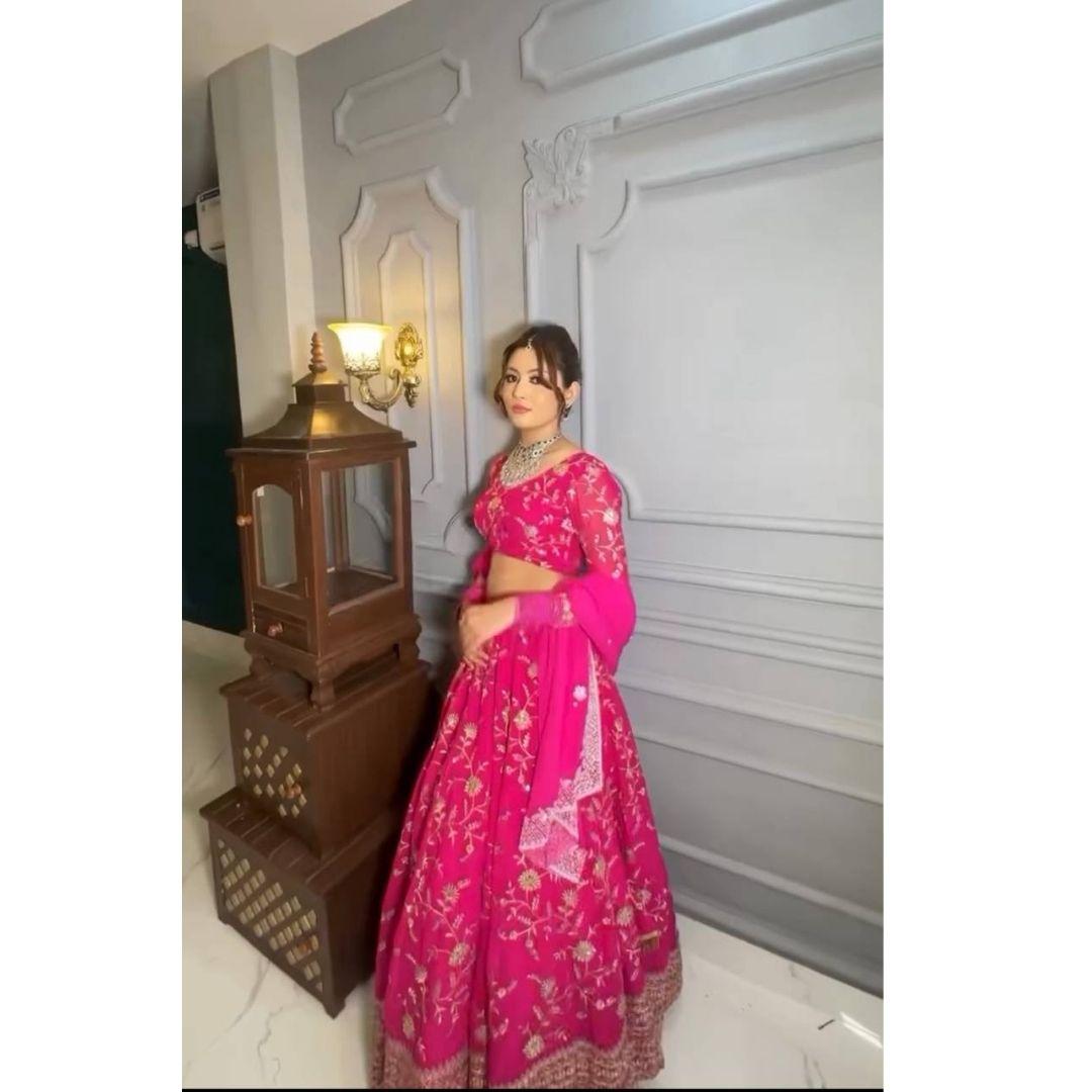 

Новая привлекательная и сильно вышитая лехенга с блузкой и дупаттой. (чоли)