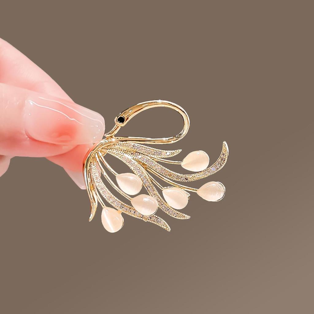 Sunward Growth Sunflower Brooch: Elegant Women's Corsage Pin for College Entrance Suits