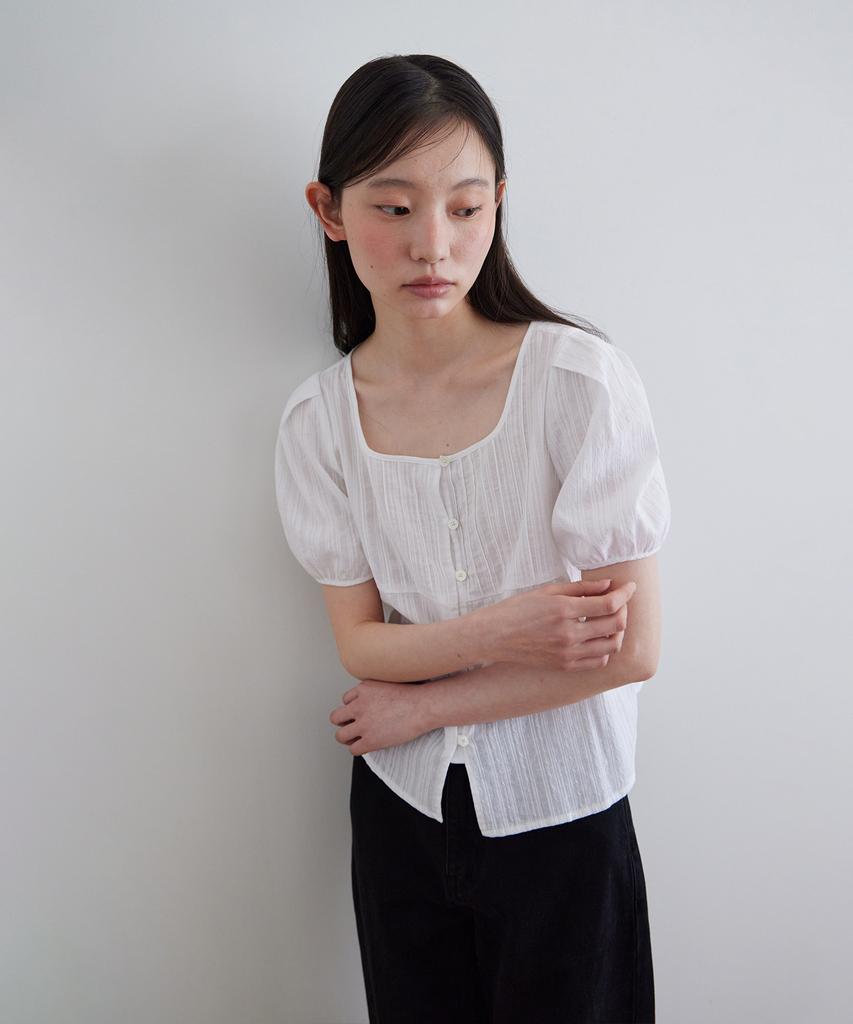 STEP AROUND Tuck Detail Puff Blouse_White