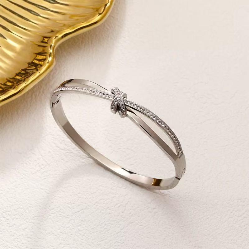 Bracciale da donna in acciaio al titanio con diamanti, placcato oro, non sbiadisce, intarsio di zirconi, alta gamma, semplice, versatile gioiello in acciaio inossidabile