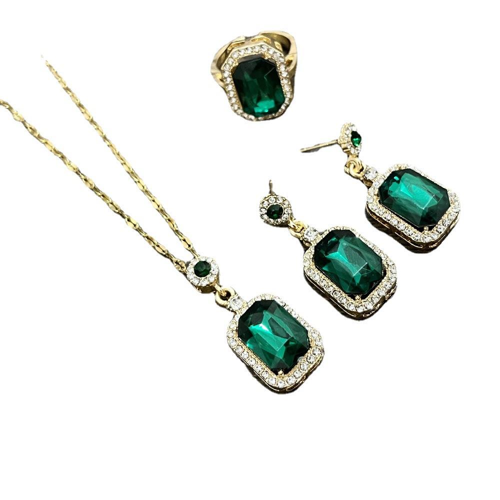 Wedding accessories, exquisite crystal glass square necklace, earrings, emerald three-piece new bridesmaid jewelry.