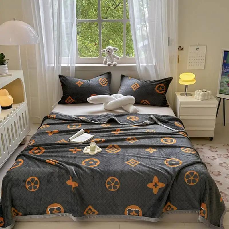 New Milk Fiber Printed Blanket 300G Cloud Mink Velvet Cover Blanket