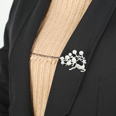 New Fashion Versatile Matte Silver Matte Pearl Brooch Femininity Elegant Diamond-set Deer Pin Brooch with Accessories