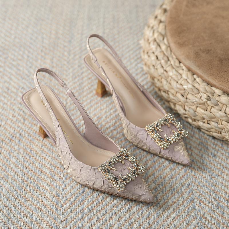 Scarpe singole con tacco alto a punta con fibbia quadrata plissettata in raso per donna con borsa con temperamento sandali