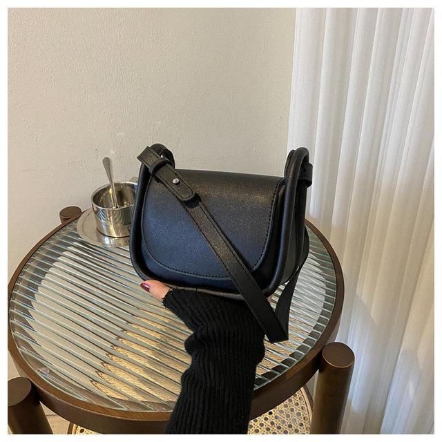 

Жіночий рюкзак Новий стиль Жіноча сумка на плече з однотонної шкіряної дизайнерської сумки з клапаном Жіночі модні сумки через плече One Size чорний