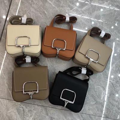 Bolsa transversal de couro bovino com fivela de ferradura da moda 2024 - Padrão de palmeira, couro legítimo, estilo casual para mulheres