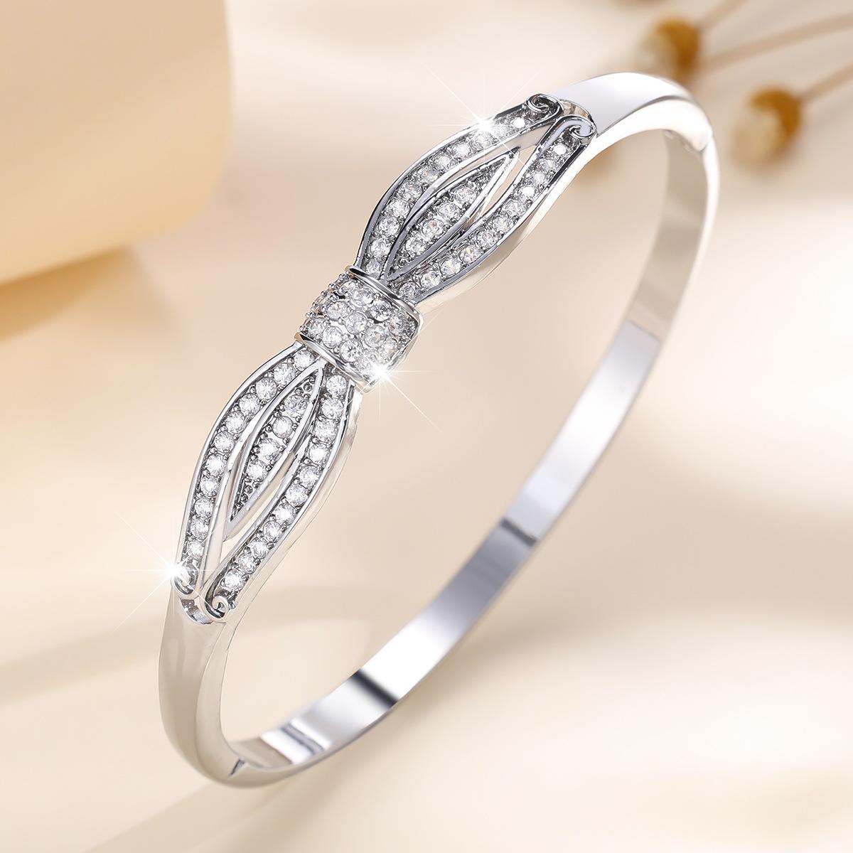 New Retro Style Micro-paved Zirconia Trendy Classic Bracelet for Women 17CM