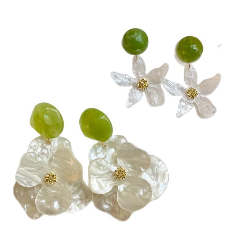 Gardenia Blossom Chinese Style Earrings: Fresh, Unique Flower Studs for Women - Perfect for a Summer Beach Atmosphere