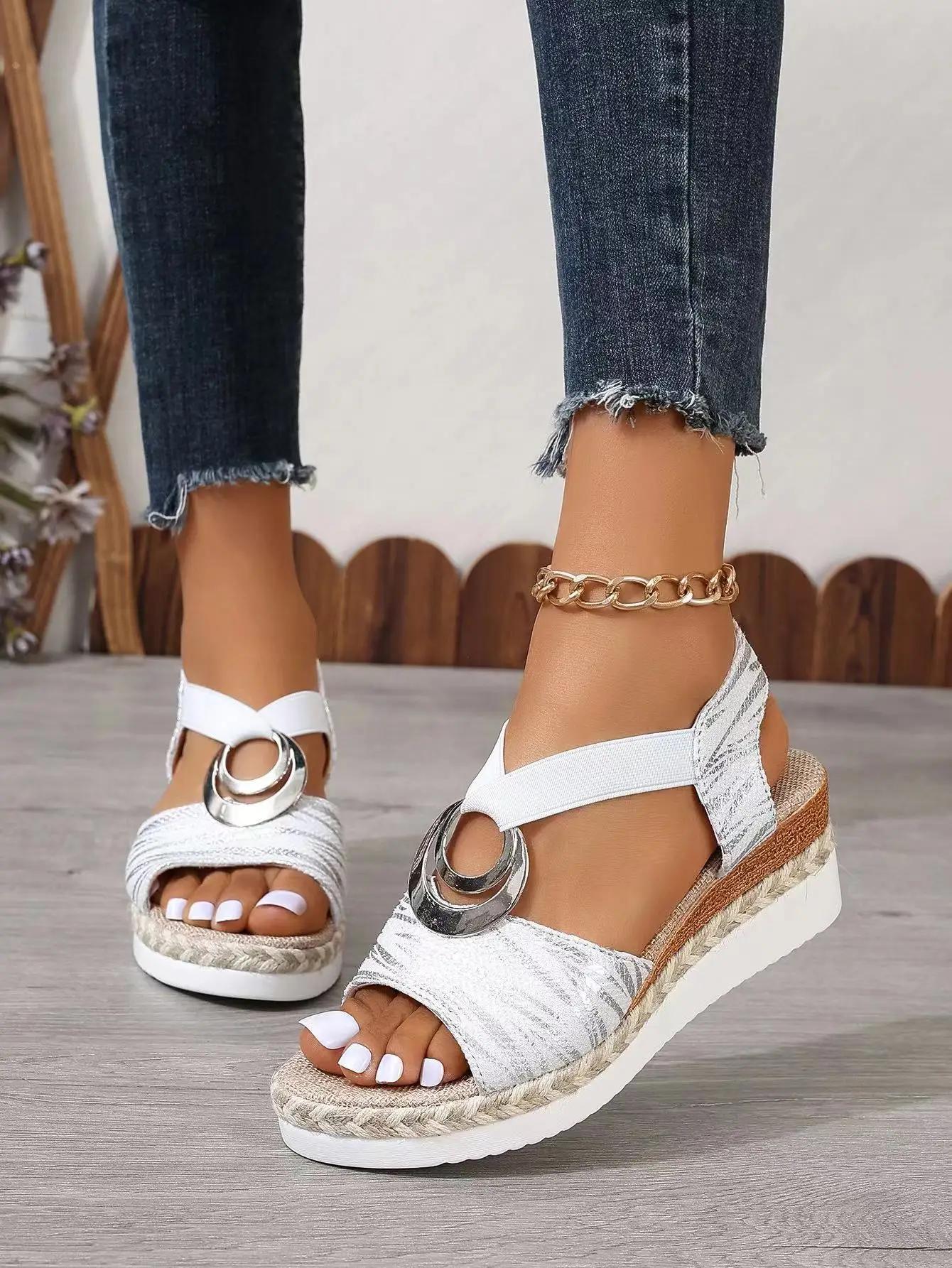 

Женские летние босоножки на танкетке, эластичный ремешок, металлическая отделка, на один шаг, женские сандалии, для улицы, для ежедневной носки, женские сандалии 43 белый