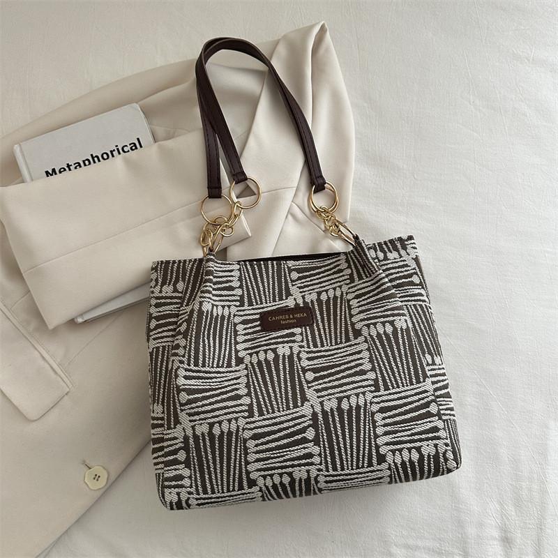 

Chic Casual Tote Bag For Women With Ample Storage Perfect For College And Commuting коричневий