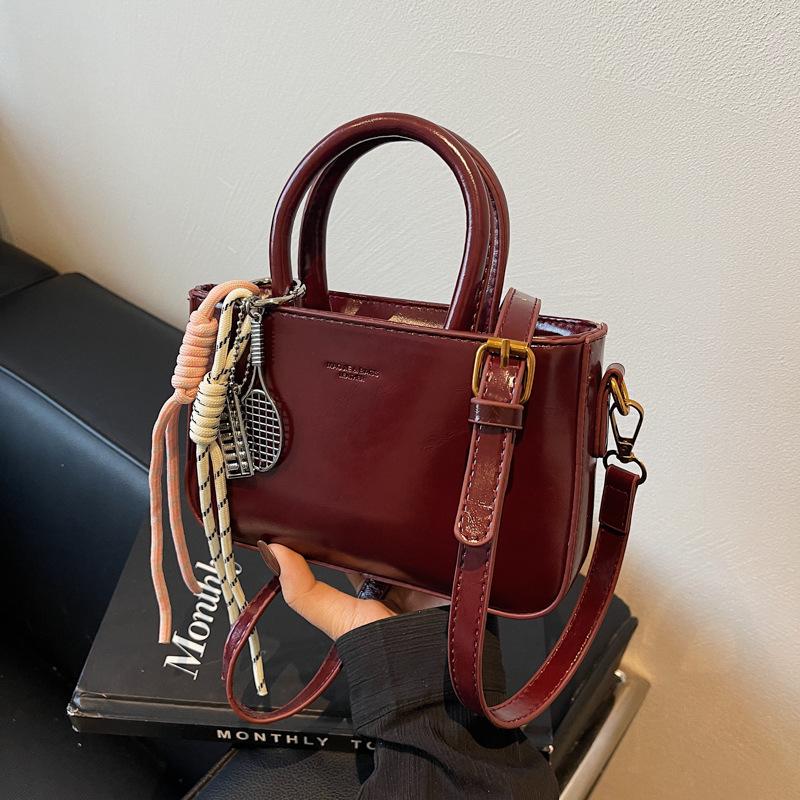 Retro Portable Red Bag Women's New Fashionable and Simple Small Square Bag Versatile Shoulder Messenger Bag