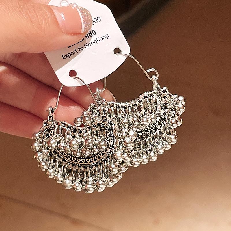 

Ethnic style round bead fringed ear buckle fashion light luxury geometric earrings high sense commuting temperament earrings women