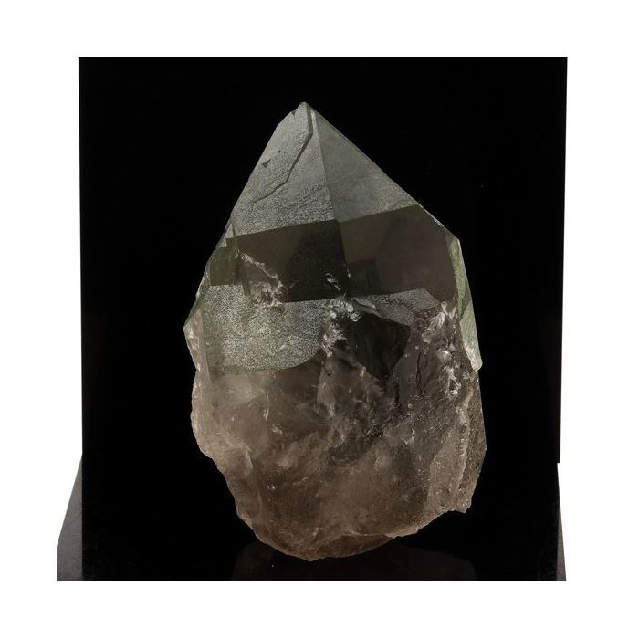 Pierres et Minéraux. Quartz fumé. 1713.0 ct. Massif du Mont-Blanc, Haute-Savoie, France..