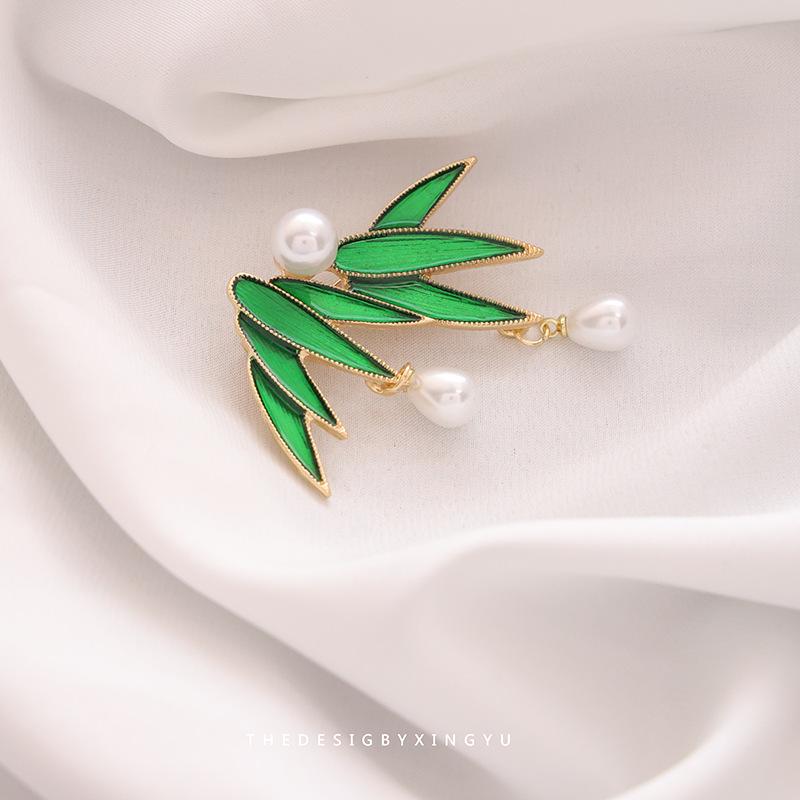 Broche Elegante de Pérola Dourada e Espiga de Trigo: Acessório Versátil e de Alta Qualidade para Mulheres
