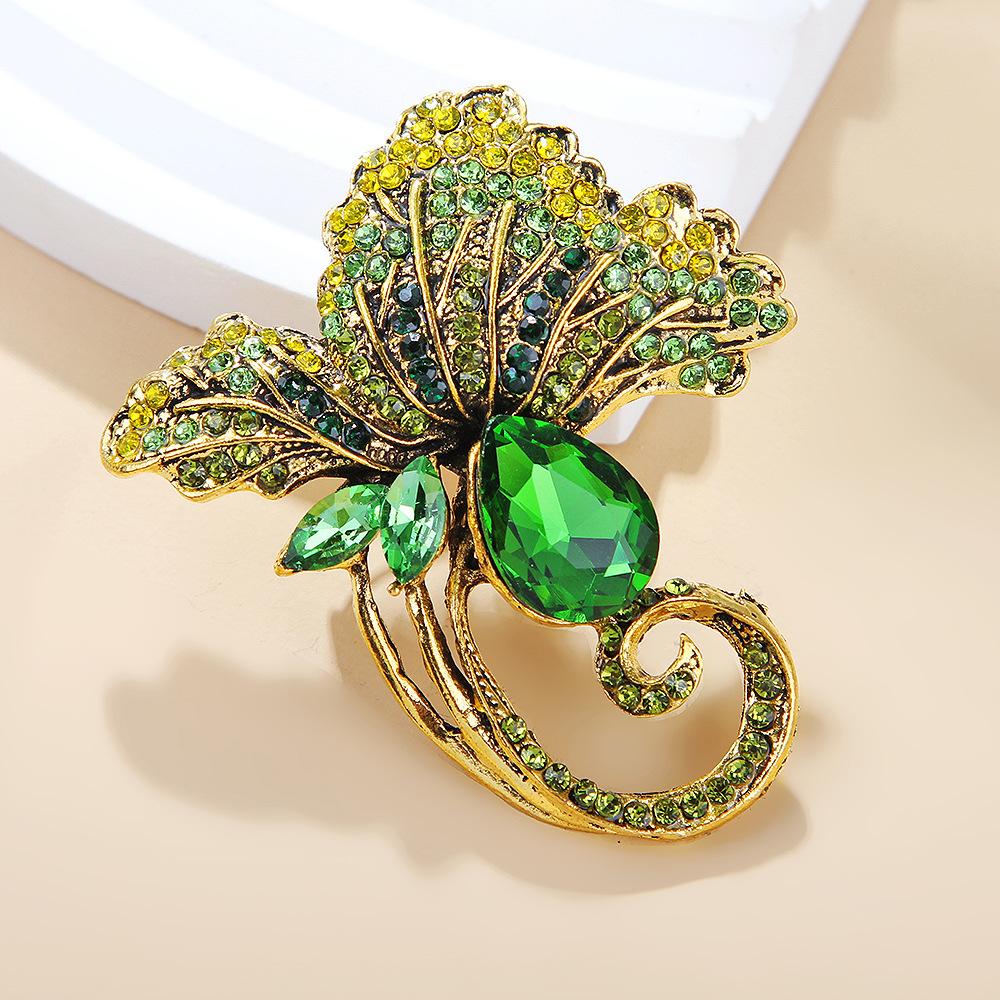 High-level Sense of The Leaf Brooches Temperament Versatile Maple Leaves Niche Pins Female Generous Luxury Lapel Decorative Button Pin