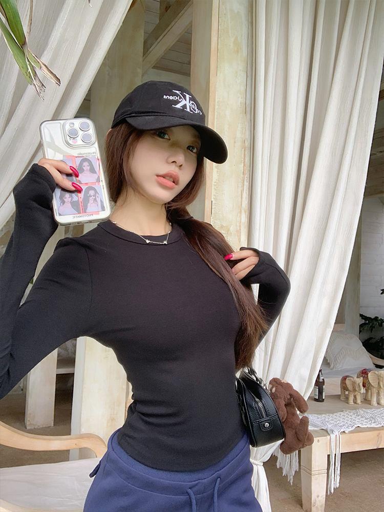 Women's Autumn Korean-Style Fitted Top: Versatile, Waist-Cinching Base Layer with Long Sleeves and Short Length.