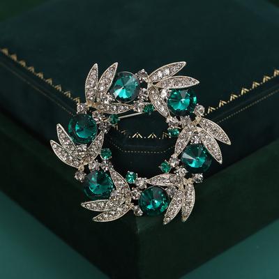 Broche retro con guirnalda de diamantes de imitación y forro de piel, hebilla de pecho, hebilla de ramillete anti-luz, alfiler, ropa de temperamento clásico