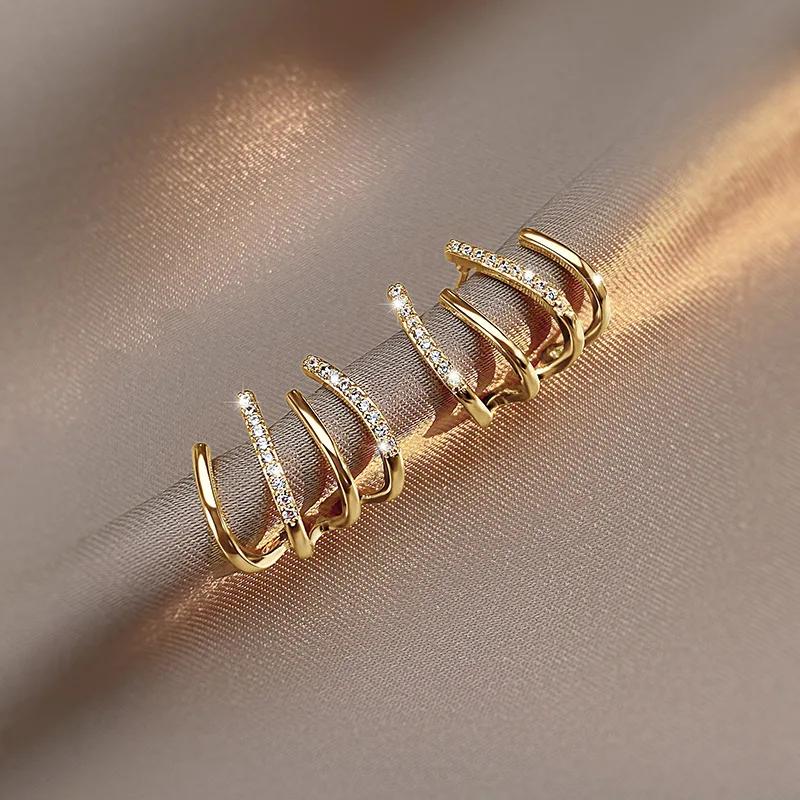 New Crystal Claw Stud Earrings Gold Color Alloy Earrings for Women Simple Design Cute Small Earrings Fashion Unusual Earrings