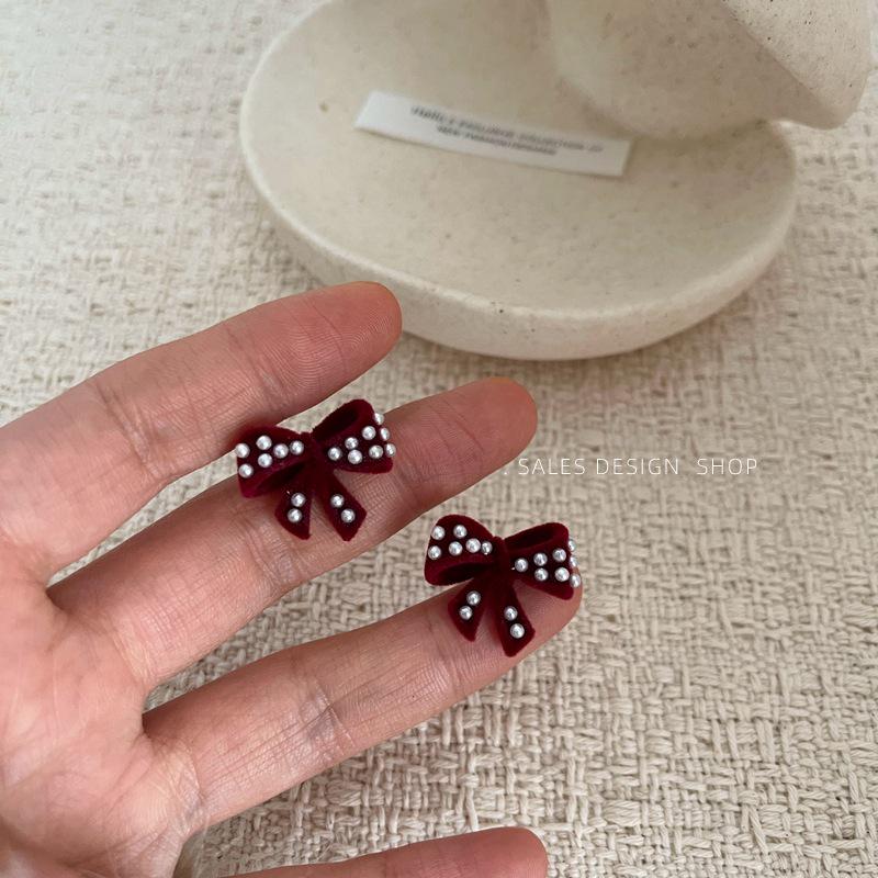 Retro Burgundy Bowknot Stud Earrings - Niche, Sweet, and High-End for Autumn/Winter 2025