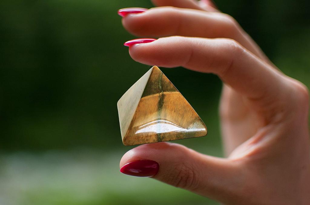 Mina Heal Healing Crystal Pyramid, Natural Tiger Eye Chakra Healing Stone, 1.5 inches