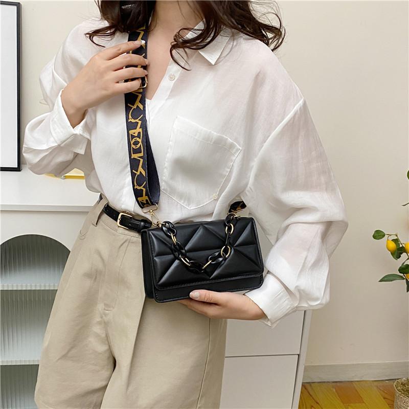 Fashionable Vintage Style Pu Shoulder Bag With Wide Strap And Chic Chain Detail