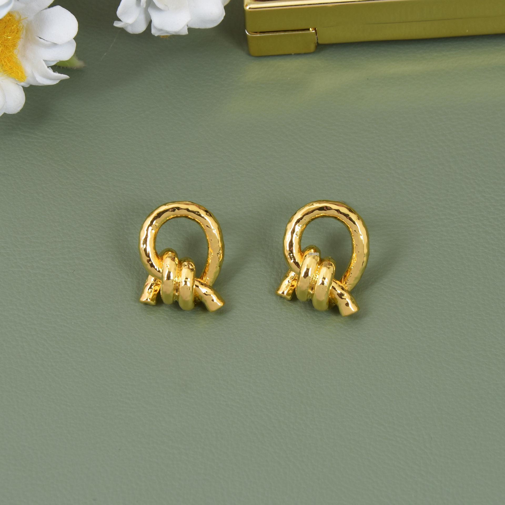 

Luxurious Retro 925 Silver Needle Stud Earrings with 18k Gold Finish 18K
