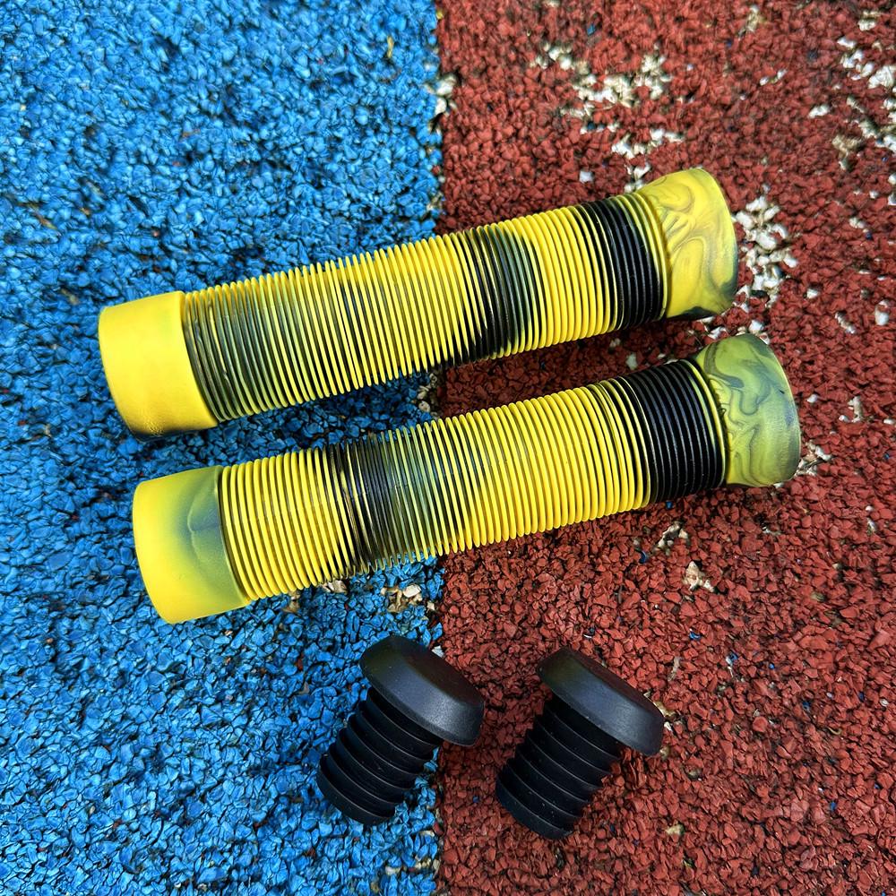 

Multicolor Striped Non-Slip Rubber Handlebar Grips - Shock Absorbing & Soft for Mountain Bikes. жёлтый/чёрный