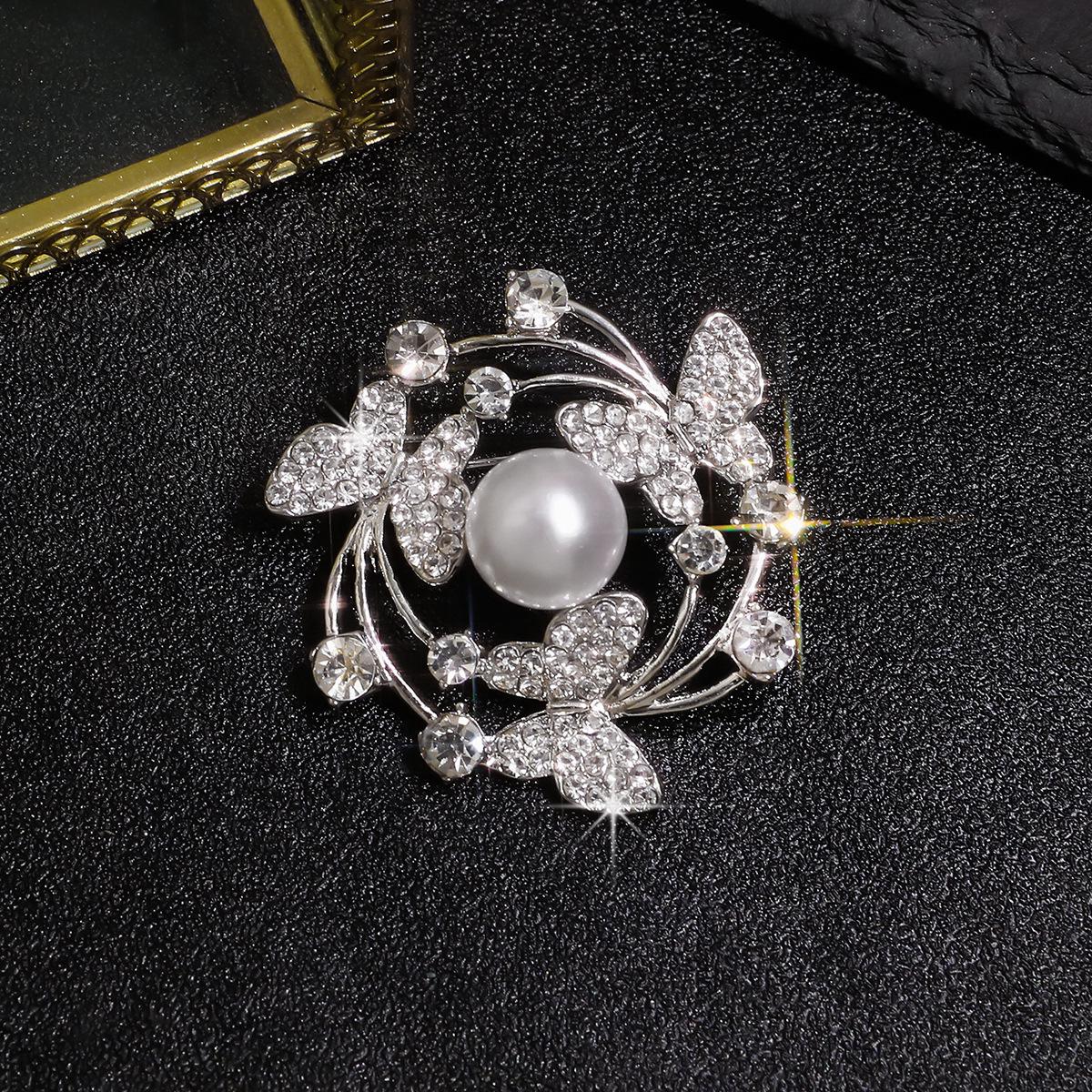 Korean Diamond-Studded Butterfly Brooch: Elegant Versatile Lapel Pin and Anti-Exposure Buckle серебряный