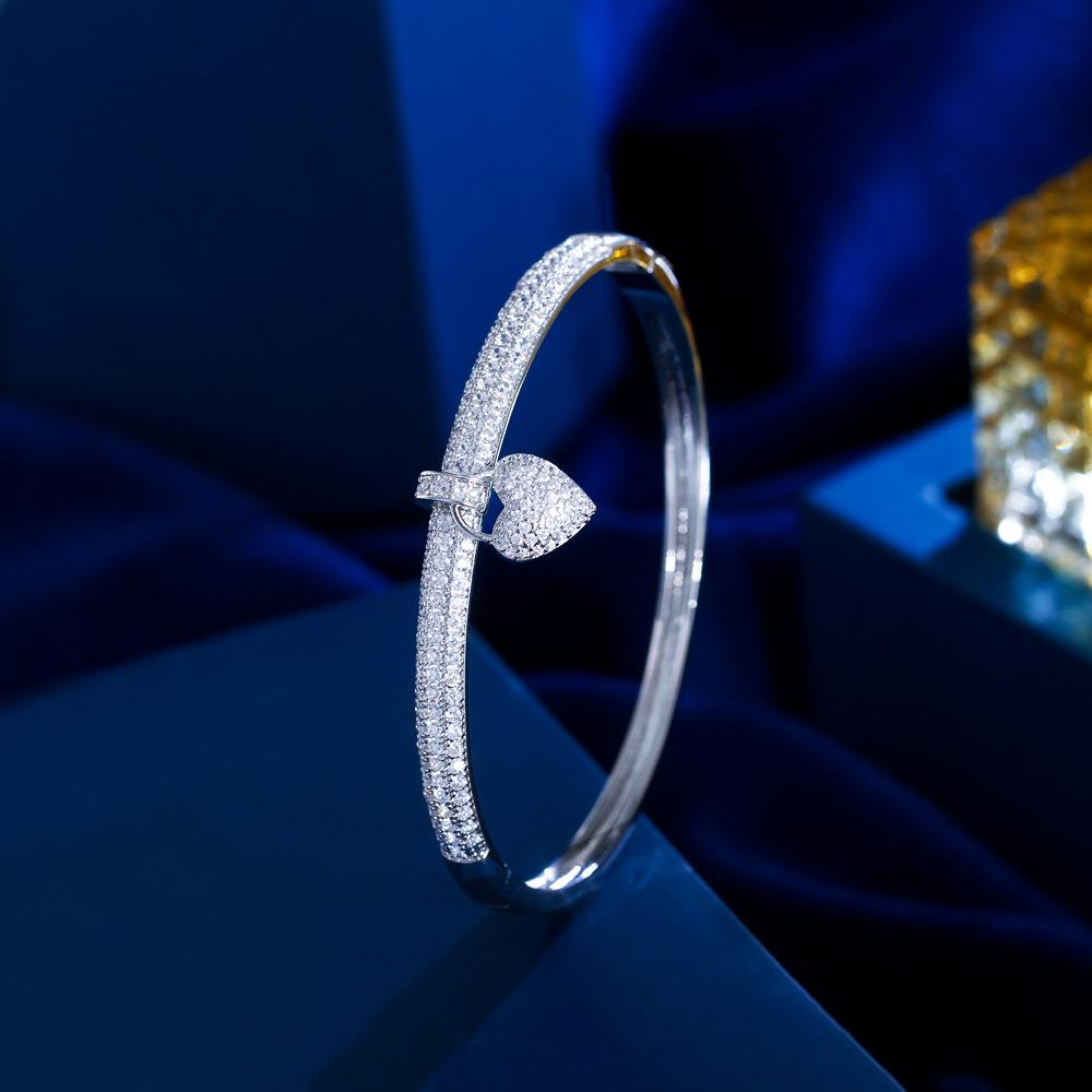 Personalized Light Luxury Full Diamond Heart Pendant Bracelet Slightly Inlaid Zircon Live Love Bracelet Hand Jewelry