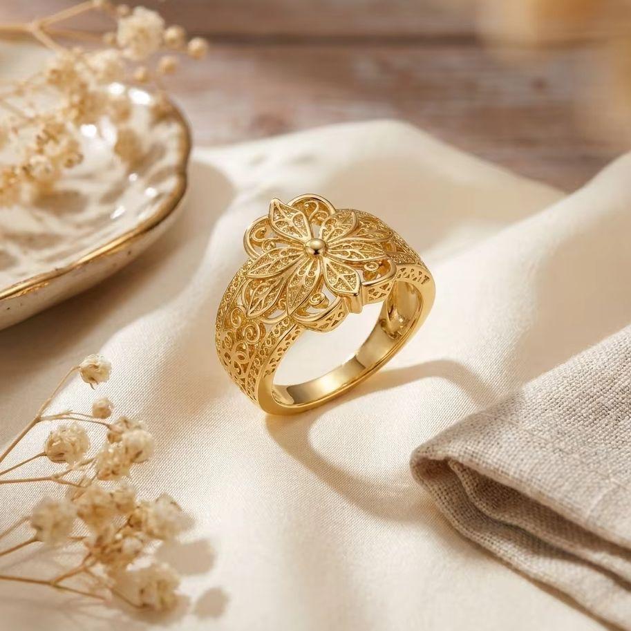 Vintage Elegant Hollow Carved Floral Ring for Women Bohemian Gold Plated Flower Finger Ring Party Banquet Luxury Jewelry Gift