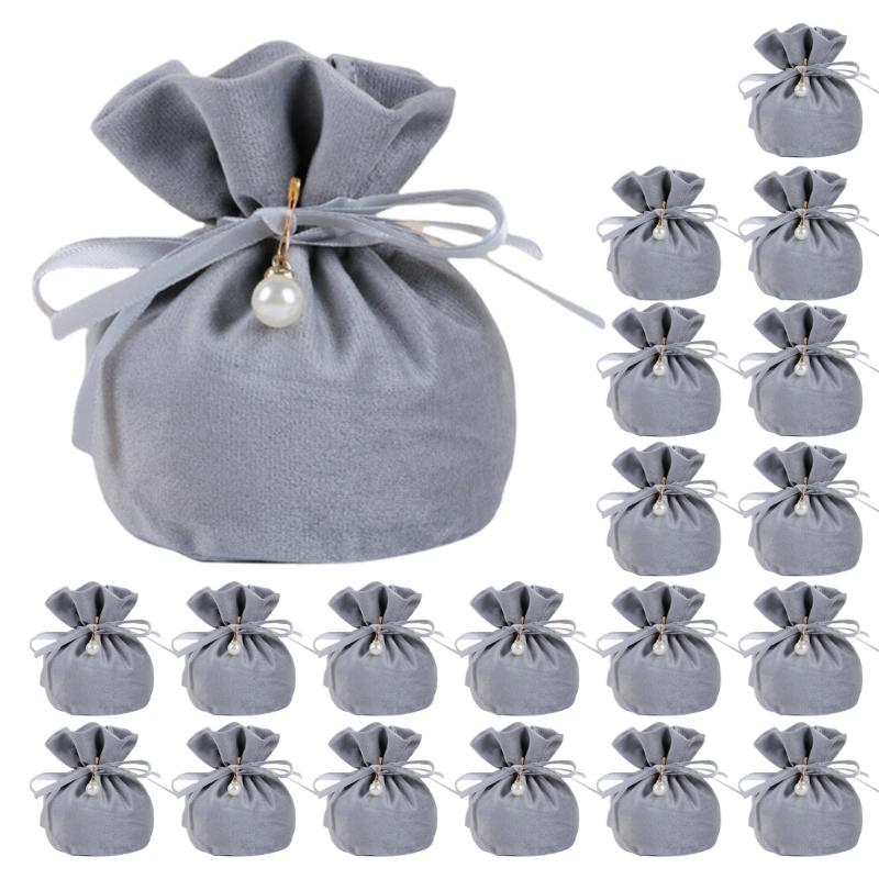 20Pcs Delicate Plush Gift Storage Pouches Luxurious Plush Pouches for Wedding Favors Chocolate and Candy Gifting