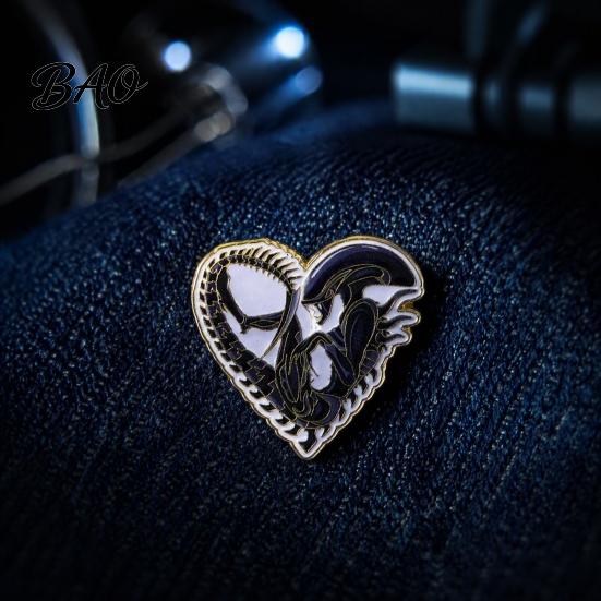 Aliens Badge Brooch Love Heart Brooch, Shape Enamel Lapel Pin, Clothing Pin Accessories for Daily Wear Parties Dates, Gift Sci-Fi Lovers