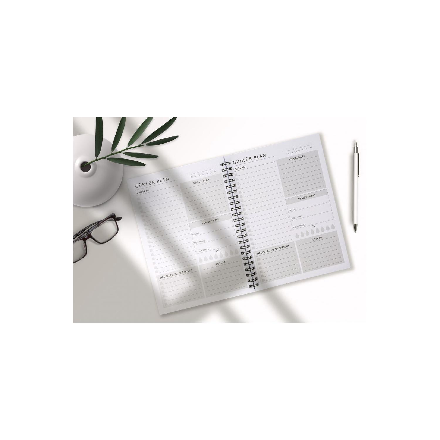 

Спиральный ежедневник с черной обложкой чёрный