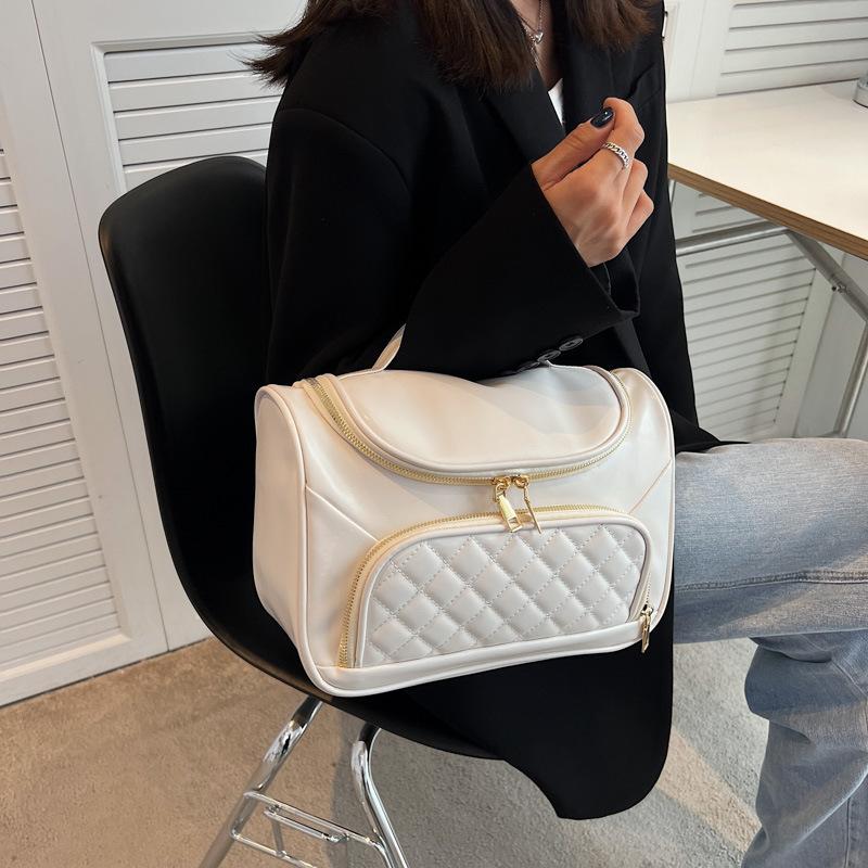 New Women's Embroidery Portable Large-capacity Cosmetic Bag To Improve Appearance Solid Color Large Storage Toiletry Bag