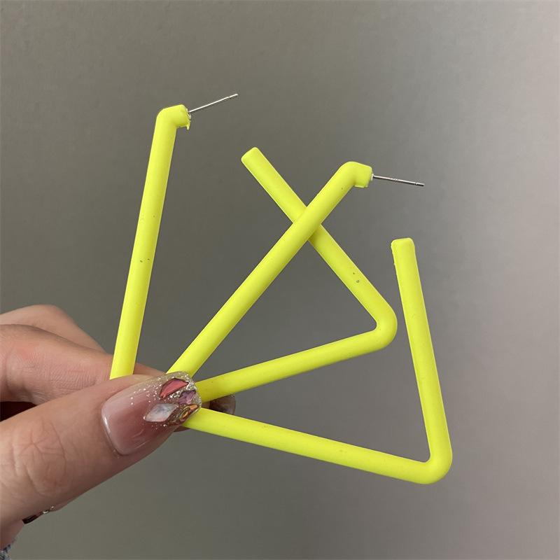 New Color-expanding Triangular Rubber Paint Texture Personalized Earrings for Women