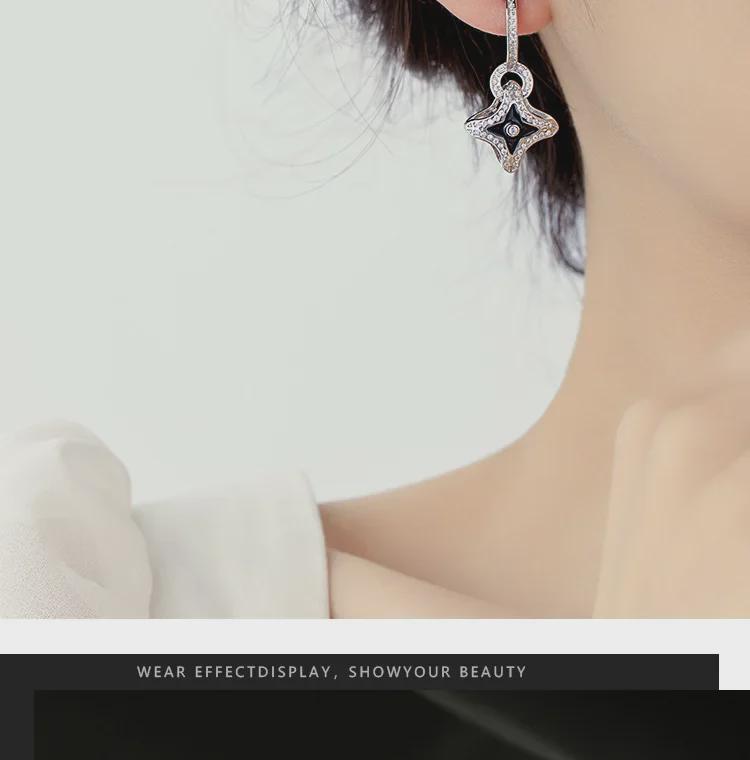 Elegantní geometrické náušnice s čtyřlístkem a zirkony: Vysoce kvalitní retro styl pro ženy
