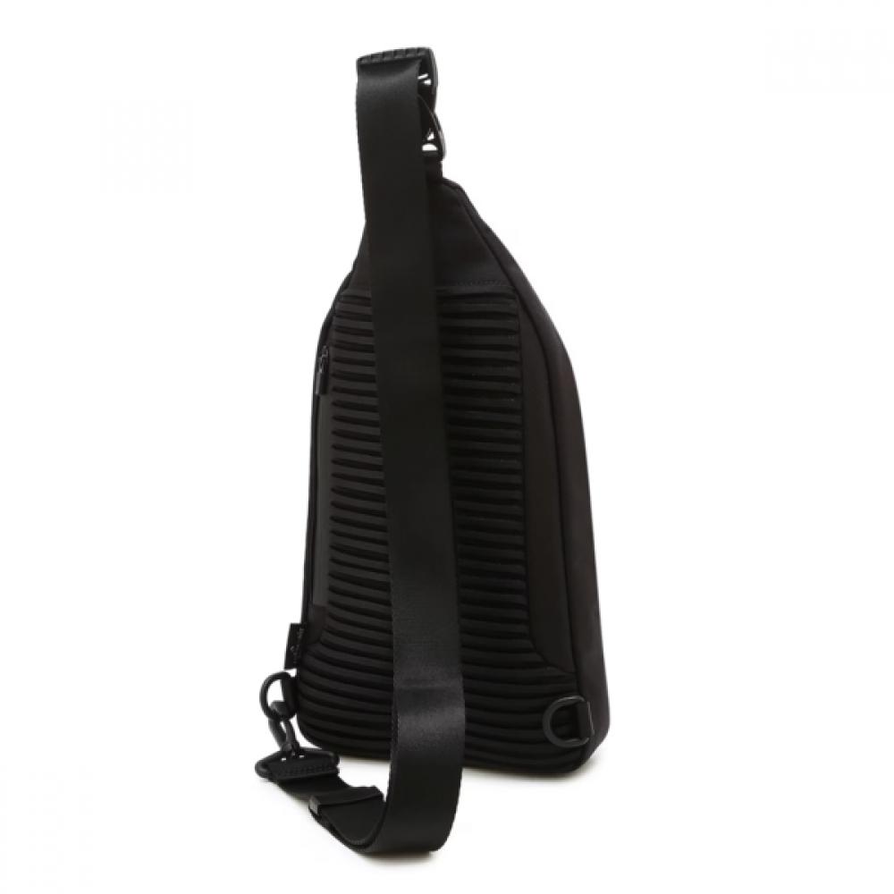 Daks Black Embossed Logo Nylon Bag Dbba6e777bk