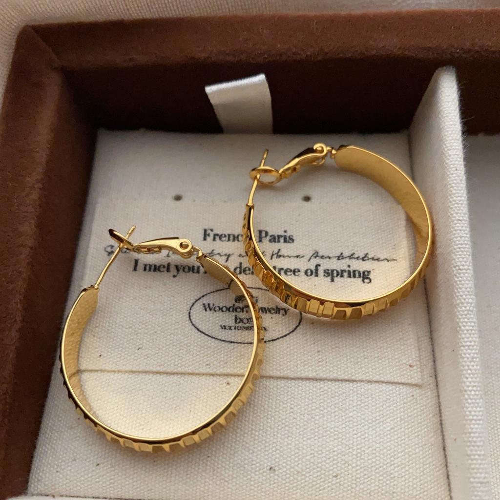 Classic Leather Metal Large Circle Earrings Women'S Niche Design Sense Advanced Temperament Small Fragrant Wind Earrings Earrings