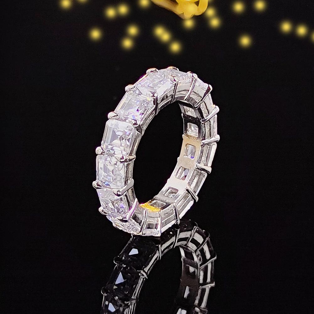 

Розкішна каблучка-доріжка з цирконієвими діамантами для жінок - Високе відчуття дизайну r4577 Size 8