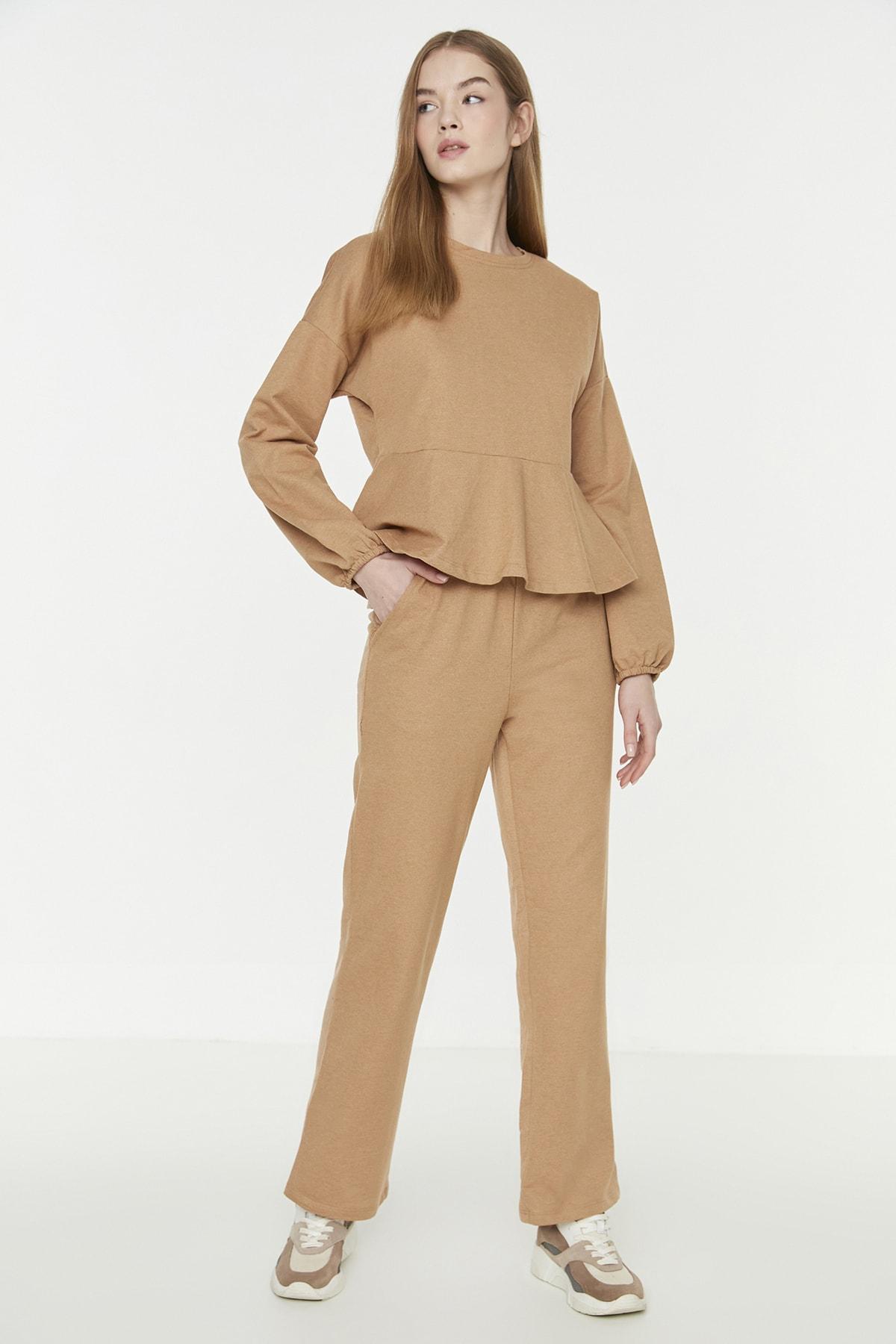 

Бежевый вязаный комплект из переработанной ткани THMAW22AU0332